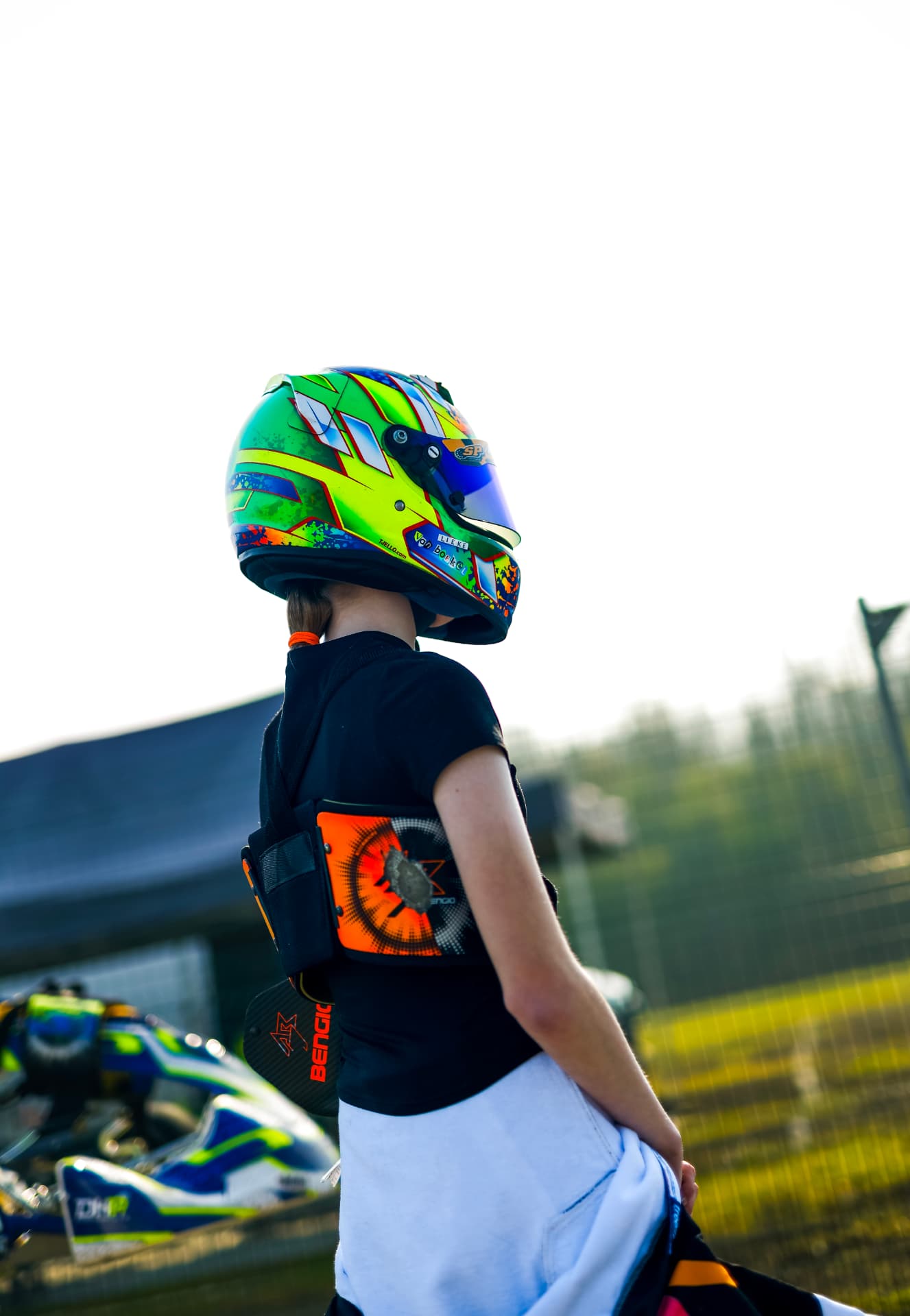 Lieke van Boekel in profile, helmet on, before a session